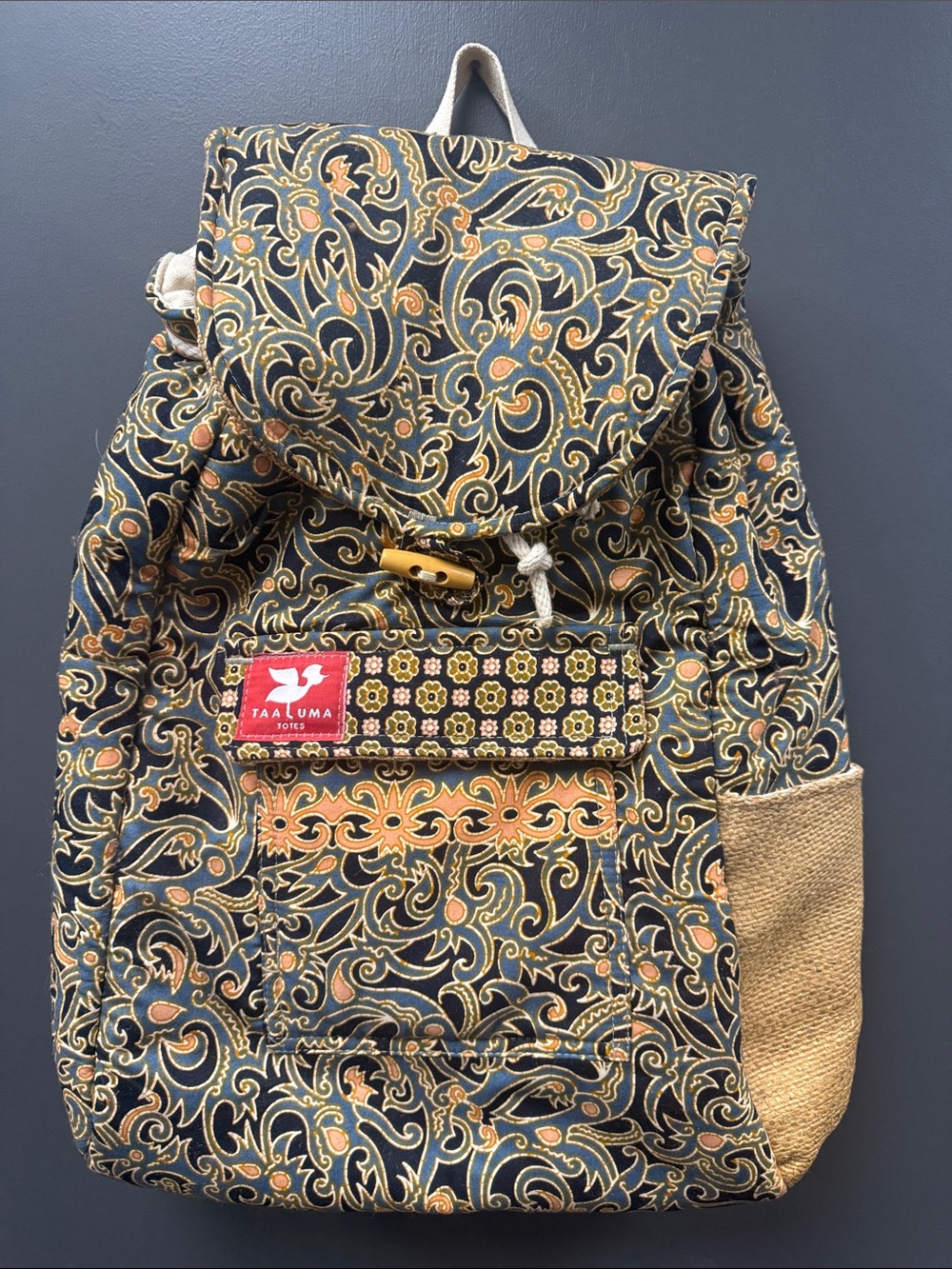 Printed Drawstring Backpack in Black & Tan